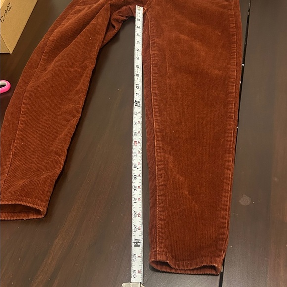 Levi’s High-Waisted Rust Corduroy Mom Jeans Tapered Leg Size 24 - Picture 14 of 15